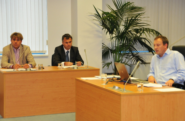 Na semináři - jedn (zprava), Martin Sepp, Petr Moravec, Jan Bbergler.